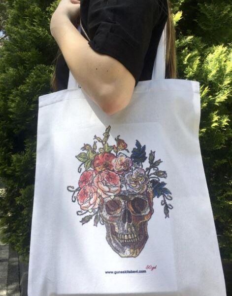 Beyaz - Floral Kafatası Bez Çanta